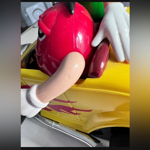 NEW M&M's Car Candy Dispenser Rebel
Without a Clue Yellow Hot Rod Dragster 1990 - Picture 9 of 9